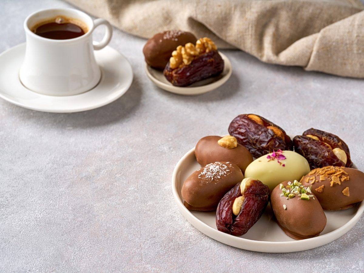 Τρουφάκια με ταχίνι και χουρμάδες