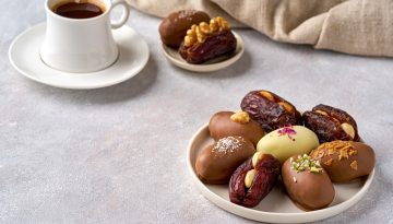 Τρουφάκια με ταχίνι και χουρμάδες