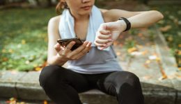 Leg-Trackers-vs-Smartwatches