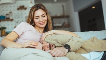 Ενσυνειδητότητα: Αφιερώστε μόλις 10 λεπτά μόνο στον σύντροφό σας & δείτε τι θα συμβεί