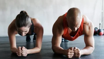 Δοκίμασα να κάνω σανίδα 5 λεπτά κάθε μερα για 1 μήνα