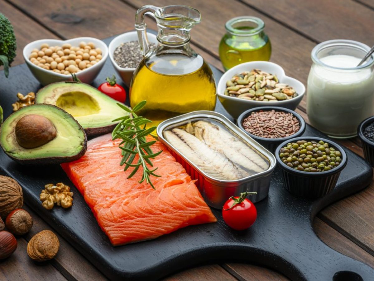 Εγκέφαλος: Ποια τρόφιμα επιβραδύνουν τη γήρανσή του και ποια δεν του κάνουν καλό