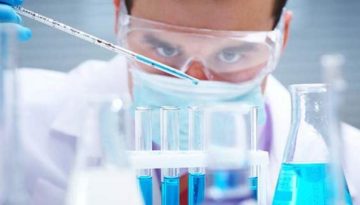 &Phi;&alpha;&rho;&mu;&alpha;&kappa;&omicron;&beta;&iota;&omicron;&mu;ή&chi;&alpha;&nu;&omicron;&iota; &ndash; &Omicron;&gamma;&kappa;&omicron;&lambda;ό&gamma;&omicron;&iota; &Pi;&alpha;&theta;&omicron;&lambda;ό&gamma;&omicron;&iota;: &laquo;&Alpha;&nu;&alpha;&zeta;&eta;&tau;&epsilon;ί&tau;&alpha;&iota; ώ&theta;&eta;&sigma;&eta; &sigma;&tau;&iota;&sigmaf; &kappa;&lambda;&iota;&nu;&iota;&kappa;έ&sigmaf; &mu;&epsilon;&lambda;&epsilon;&tau;&epsilon;&sigmaf; &pi;&rho;&omicron;&sigmaf; ό&phi;&epsilon;&lambda;&omicron;&sigmaf; &tau;&omega;&nu; &alpha;&sigma;&theta;&epsilon;&nu;ώ&nu;&raquo;