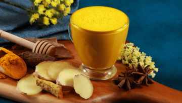 Γάλα κουρκουμά: Τα οφέλη του αρχαίου ροφήματος για τον ύπνο