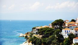 i-skiathos-to-proto-nisi