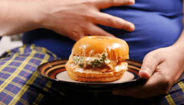 Οι τροφές που δεν πρέπει να τρώτε πριν τον ύπνο