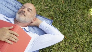 Είναι ο ελαφρύς ύπνος φυσιολογική συνέπεια της γήρανσης ή σημάδι για κάτι πιο σοβαρό