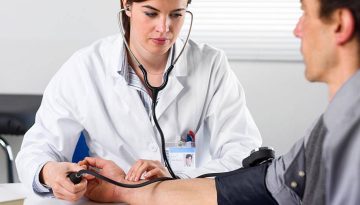 Υψηλή πίεση: Οι πρωινές συνήθειες που επιβαρύνουν την καρδιά σας