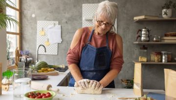 Μαγείρεμα φαγητού στο σπίτι: Το άγνωστο όφελος που παρέχει στην υγεία του εγκεφάλου