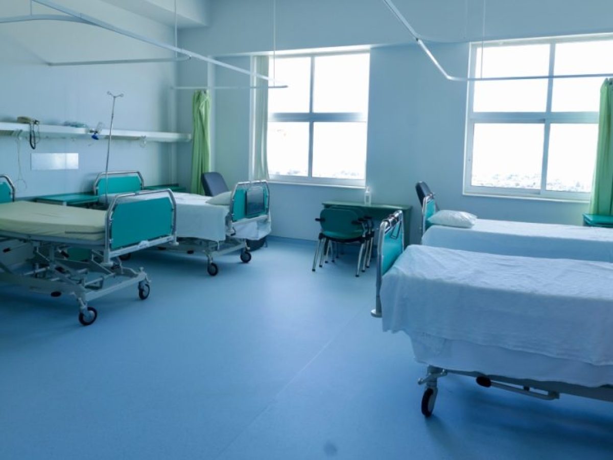 Μεγάλες ελλείψεις προσωπικού στα νοσοκομεία – ΠΟΕΔΗΝ: “Δεν υπάρχουν χέρια για να δουλέψουμε”