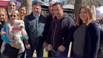 Ο Άδωνις Γεωργιάδης με τον σκύλο του Ερμή σε φιλοζωική γιορτή στο Μαρούσι