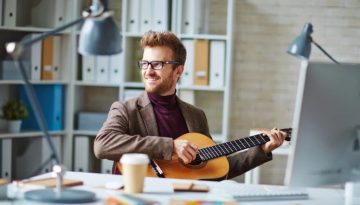 Ποιότητα χρόνου: Απολαμβάνουμε τον χρόνο μας όταν είμαστε μόνοι μας ή με παρέα;