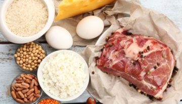 Πόση πρωτεΐνη μπορούμε να φάμε σε ένα γεύμα – Η μελέτη που ανέτρεψε αυτά που ξέραμε