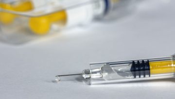 &laquo;&Pi;&rho;ά&sigma;&iota;&nu;&omicron; &phi;&omega;&sigmaf;&raquo; &gamma;&iota;&alpha; &tau;&omicron; &pi;&rho;ώ&tau;&omicron; &sigma;&upsilon;&nu;&delta;&upsilon;&alpha;&sigma;&tau;&iota;&kappa;ό &epsilon;&mu;&beta;ό&lambda;&iota;&omicron; Covid &kappa;&alpha;&iota; &gamma;&rho;ί&pi;&eta;&sigmaf;