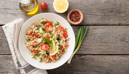salata-kous-kous-me-ntomatinia