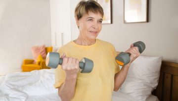 50% μικρότερο κίνδυνο πρόωρου θανάτου έχουν οι γυναίκες που ασκούνται στη μέση ηλικία