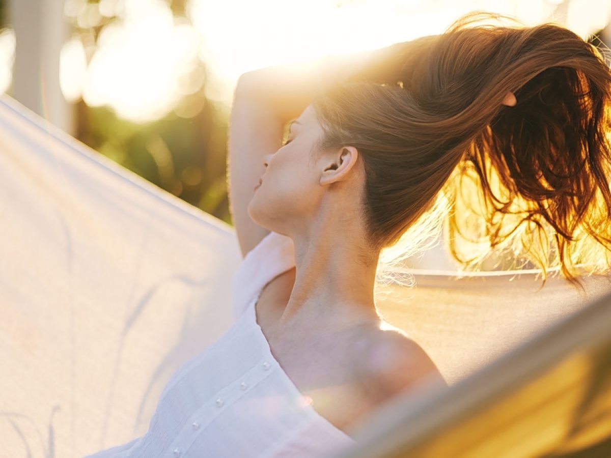 Mood boosters: Φυσικοί τρόποι να «ξεγελάσετε» τον εγκέφαλό σας