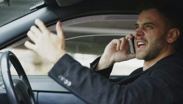 Road rage: Τι είναι και γιατί είμαστε επιθετικοί στο τιμόνι