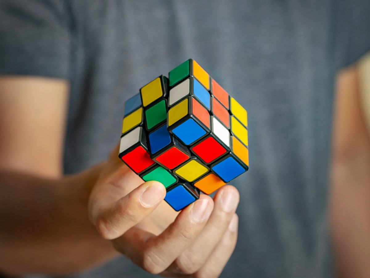 Speed-cubing: Τι είναι και τι δείχνει για τον ανθρώπινο εγκέφαλο;