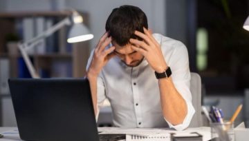 Έρευνα: Το οικονομικό άγχος είναι εξίσου βλαβερό με την υπέρταση και το κάπνισμα