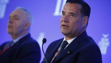 Φόρουμ Δελφών: Προειδοποίηση Γεωργιάδη για αύξηση έως και 100% στις τιμές φαρμάκων, λόγω νέας ευρωπαϊκής οδηγίας – Τι προβλέπει