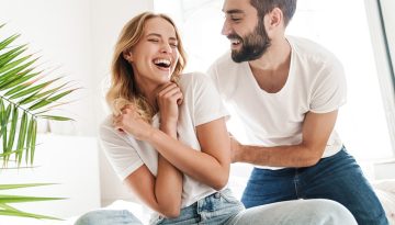 Γελάει καλύτερα οποίος γελάει…με τον εαυτό του