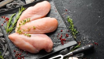 Γιατί ξαφνικά μπορεί να αηδιάζετε με το κοτόπουλο – Και πώς να το ξεπεράσετε