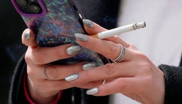 Ιστορική απόφαση στο Ηνωμένο Βασίλειο: Διά βίου απαγόρευση καπνίσματος για τις νέες γενιές