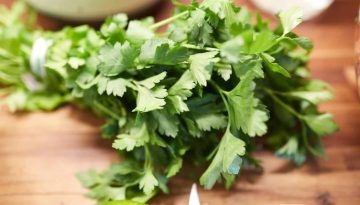 Μαϊντανός: Γιατί οι γιαγιάδες τον έβαζαν παντού – τα απίστευτα οφέλη που επιβεβαιώνει η επιστήμη