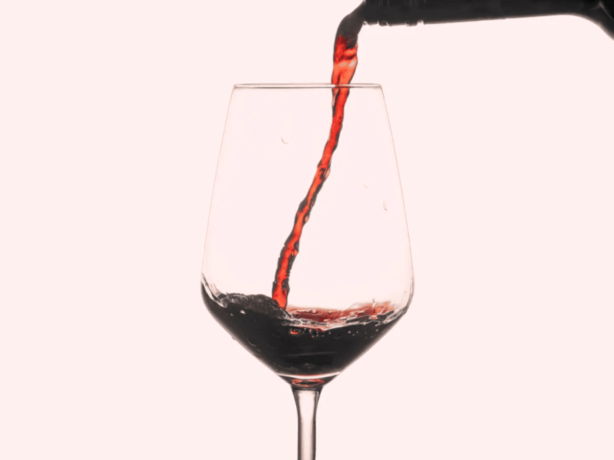 Ο εγκέφαλος αρχίζει να γερνά ακόμα και με ένα μόνο ποτηράκι κρασί τη μέρα