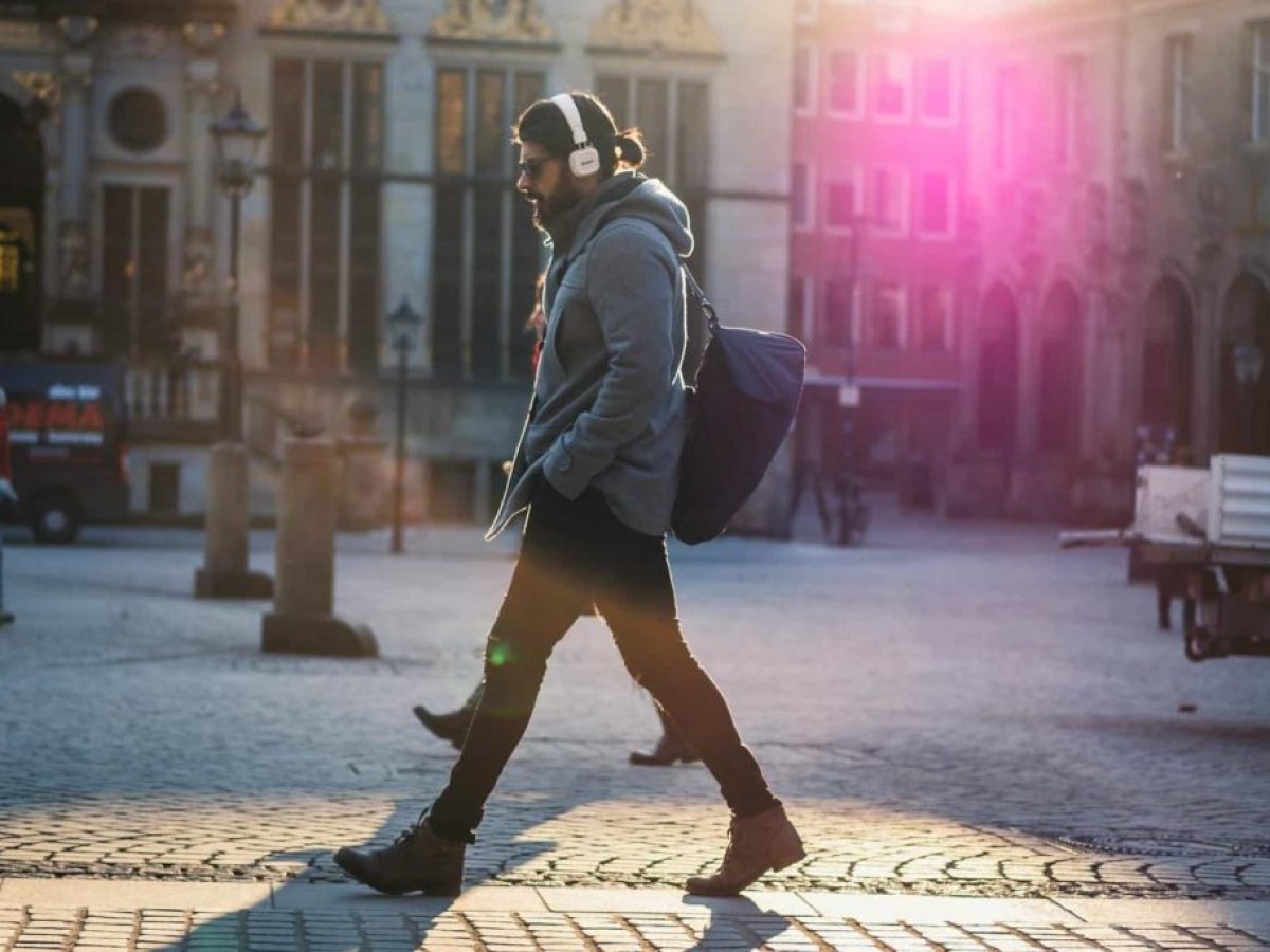 Περπάτημα μετά το φαγητό: Τι συμβαίνει στο σώμα σας αν περπατάτε 15 λεπτά αμέσως μετά το φαγητό