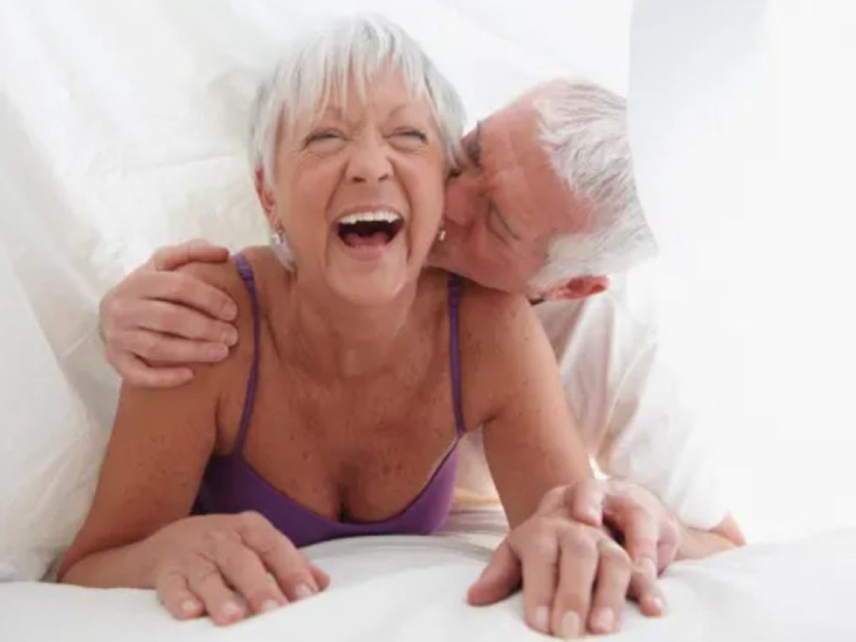 Ανθρώπινη επαφή: Πώς επηρεάζει την ψυχολογική μας κατάσταση;