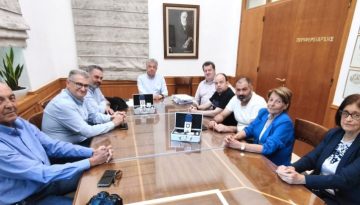 Δωρεά της Περιφέρειας Κρήτης δύο φορητών ανιχνευτών φλεβών στο σύλλογο «Αναγεννιέμαι» που θα δοθούν στα νοσοκομεία ΠΑΓΝΗ και Βενιζέλειο
