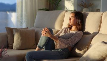 Γιατί το να νιώθουμε μόνοι δεν είναι το ίδιο με το να είμαστε μόνοι