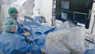 Η Siemens Healthineers παρουσιάζει νέα επεμβατικά συστήματα με Optiq AI στο Radiological Society of North America (RSNA) 2025