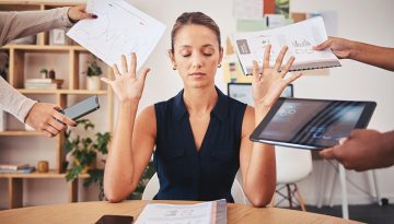 Η συνήθεια που «σώζει» από το burnout – και όχι δεν είναι η γυμναστική