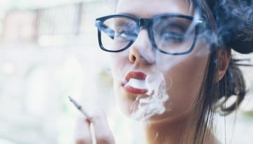Κάπνισμα: Πώς επηρεάζει την όραση και αυξάνει τον κίνδυνο οφθαλμοπαθειών