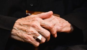 Με ρευματοειδή αρθρίτιδα 70.000 – 100.000 Έλληνες – Τα πρώτα συμπτώματα και οι μύθοι για τη νόσο