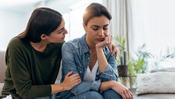 Νιώθετε σαν συναισθηματικό σφουγγάρι; Ίσως φταίνε τα social media…και όχι μόνο