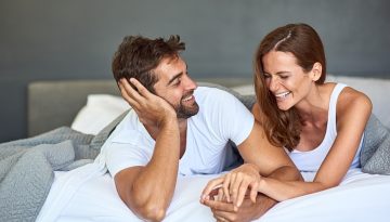 Όπως κοιμάστε, έτσι… αγαπάτε: Η αθέατη σύνδεση ύπνου και σχέσεων