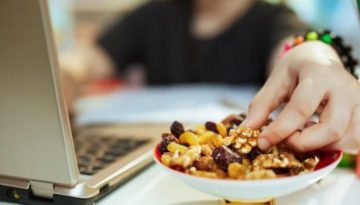 Πανελλήνιες Εξετάσεις: Συμβουλές για διατροφή και σωστό ύπνο που βοηθούν στη συγκέντρωση