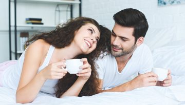 Σχέσεις: Μήπως αφήνετε την οικειότητα στον… «αυτόματο πιλότο»;