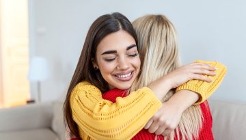 Απλοί αλλά ισχυροί: Φυσικοί τρόποι να ενισχύσετε την «ορμόνη της αγάπης»