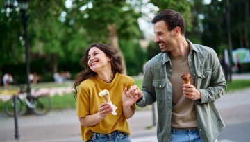‘Stack Dating’ Trend: Μήπως θα σε βοηθήσει στα ραντεβού;