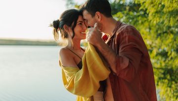 Έ&rho;&omega;&tau;&alpha;&sigmaf; &mu;&epsilon; &tau;&eta;&nu; &pi;&rho;ώ&tau;&eta; &mu;&alpha;&tau;&iota;ά: &Mu;ύ&theta;&omicron;&sigmaf; ή &beta;&iota;&omicron;&lambda;&omicron;&gamma;ί&alpha;;