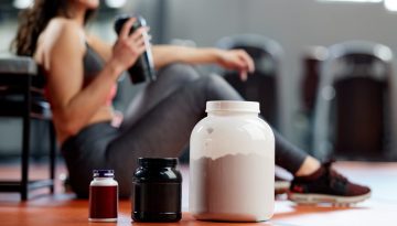 &Pi;&alpha;ί&rho;&nu;&epsilon;&tau;&epsilon; &mu;&alpha;&zeta;ί &kappa;&omicron;&lambda;&lambda;&alpha;&gamma;ό&nu;&omicron; &kappa;&alpha;&iota; &pi;&rho;&omega;&tau;&epsilon;ΐ&nu;&eta; &sigma;&epsilon; &sigma;&kappa;ό&nu;&eta;; &Delta;&epsilon;ί&tau;&epsilon; &tau;&iota; &sigma;&upsilon;&mu;&beta;&alpha;ί&nu;&epsilon;&iota; &sigma;&tau;&omicron; &sigma;ώ&mu;&alpha; &sigma;&alpha;&sigmaf;