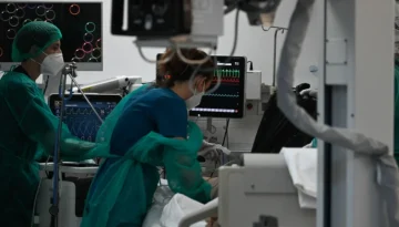 &Alpha;&pi;&omicron;&gamma;&epsilon;&upsilon;&mu;&alpha;&tau;&iota;&nu;ά &chi;&epsilon;&iota;&rho;&omicron;&upsilon;&rho;&gamma;&epsilon;ί&alpha;: &Omicron;&lambda;&omicron;&kappa;&lambda;&eta;&rho;ώ&theta;&eta;&kappa;&epsilon; &tau;&omicron; &delta;&omega;&rho;&epsilon;ά&nu; &pi;&rho;ό&gamma;&rho;&alpha;&mu;&mu;&alpha; &ndash; &Mu;&epsilon;&iota;ώ&theta;&eta;&kappa;&epsilon; &eta; &lambda;ί&sigma;&tau;&alpha; &alpha;&nu;&alpha;&mu;&omicron;&nu;ή&sigmaf; &sigma;&tau;&omicron;&upsilon;&sigmaf; 4 &mu;ή&nu;&epsilon;&sigmaf;