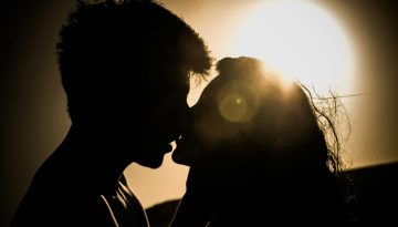 &Pi;&alpha;&gamma;&kappa;ό&sigma;&mu;&iota;&alpha; &eta;&mu;έ&rho;&alpha; &phi;&iota;&lambda;&iota;&omicron;ύ: &Omicron;&iota; &lambda;ό&gamma;&omicron;&iota; &gamma;&iota;&alpha; &nu;&alpha; &phi;&iota;&lambda;&iota;έ&sigma;&tau;&epsilon; &pi;&iota;&omicron; &sigma;&upsilon;&chi;&nu;ά