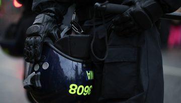 EL &ndash; &Phi;&omicron;&rho;ά&tau;&epsilon; &sigma;&upsilon;&chi;&nu;ά &kappa;&rho;ά&nu;&omicron;&sigmaf;; Έ&tau;&sigma;&iota; &theta;&alpha; &kappa;&rho;&alpha;&tau;ή&sigma;&epsilon;&tau;&epsilon; &tau;&alpha; &mu;&alpha;&lambda;&lambda;&iota;ά &sigma;&alpha;&sigmaf; &upsilon;&gamma;&iota;ή