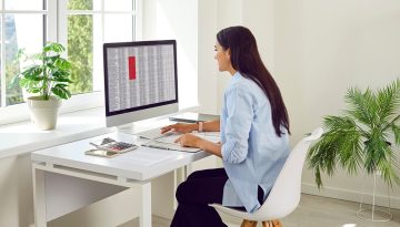 &ldquo;Desk shrimp&rdquo;: &Epsilon;&upsilon;&theta;ύ&nu;&epsilon;&tau;&alpha;&iota; &gamma;&iota;&alpha; &tau;&omicron;&upsilon;&sigmaf; &pi;ό&nu;&omicron;&upsilon;&sigmaf; &sigma;&tau;&eta;&nu; &pi;&lambda;ά&tau;&eta;;